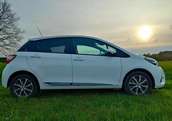 łódzkie Toyota Yaris cena 57900 przebieg: 53000, rok produkcji 2019 z Bełchatów